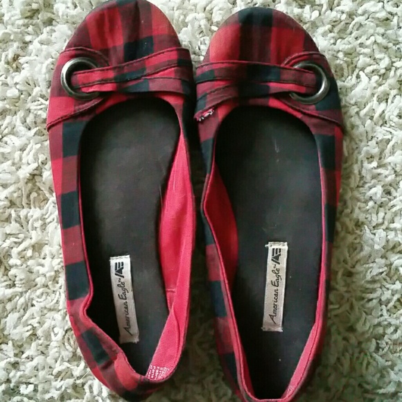 Red and black flats - Picture 1 of 2