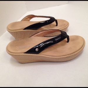 Vionic wedge thong sandals