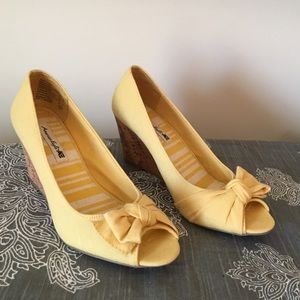 Yellow peep toe wedges