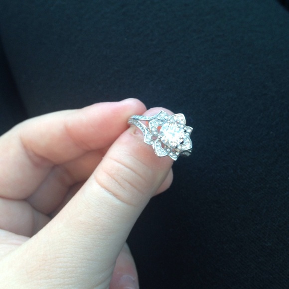 Flower CZ ring