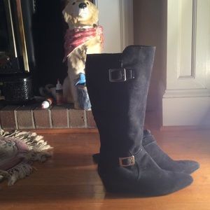 Black suede wedge boot