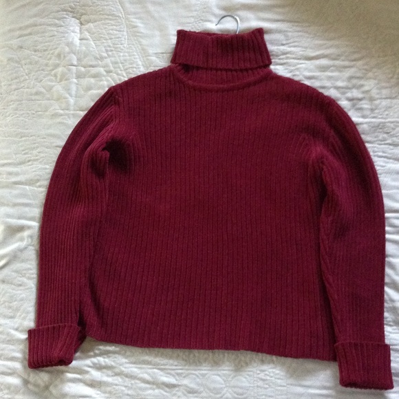 Eddie Bauer STRETCH Turtleneck in Burgundy