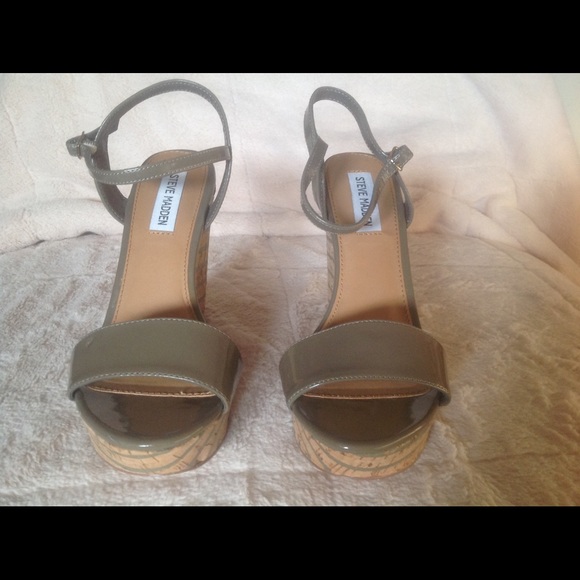 Steve Madden Wedge Platform Shoes. - Picture 1 of 4
