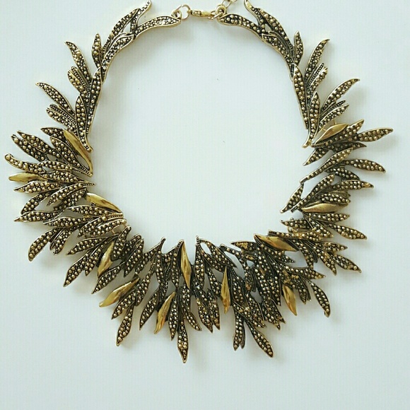 Jewelry - Gold collar statement necklace