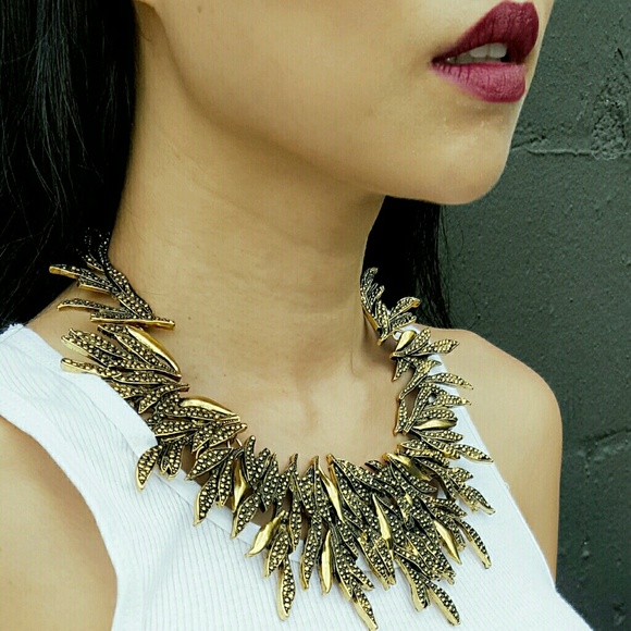 Gold collar statement necklace - Picture 3 of 3