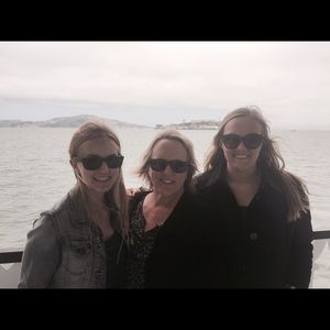 Meet your Posher, Lara