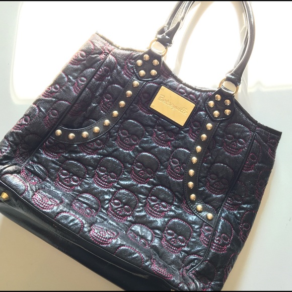 💀💗Betseyville Black and Pink Skull Purse