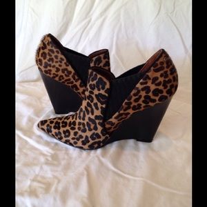 Rachel Roy "Alexx" Ladies Booties.  Size 7.  New.