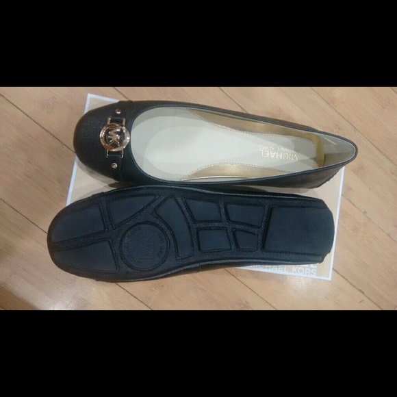 ***SOLD*** Michael Kors flat size 7 - Picture 3 of 3