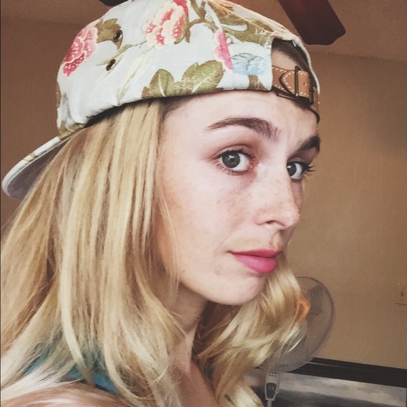 🌸  floral & leather strap snapback