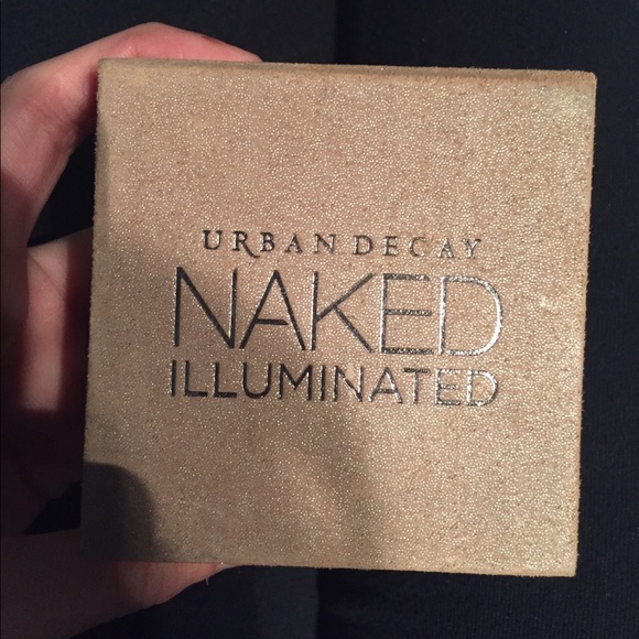 Urban Decay Naked illuminated