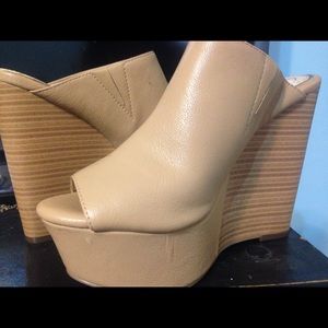 Size 8 Jessica Simpson wedges tan