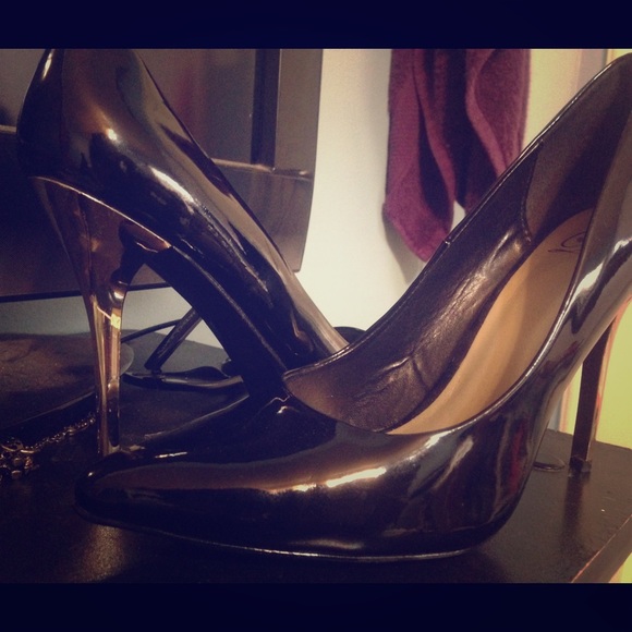 Black shiny heels