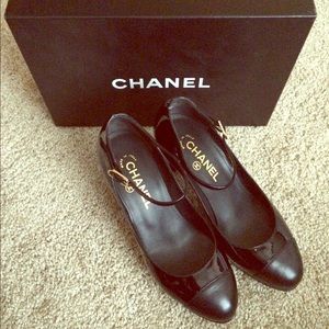 CHANEL heels