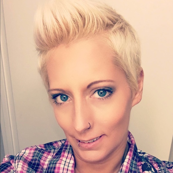 Welcome to my closet ❤ - Picture 7 of 8