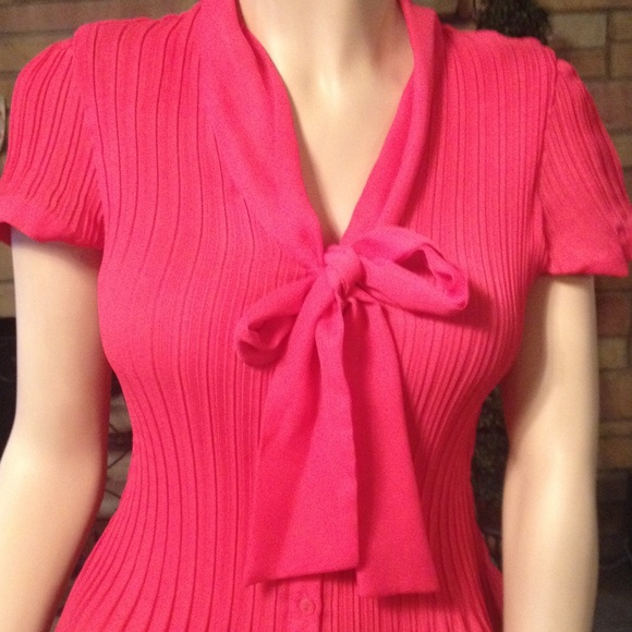 ‼️Sold in bundle‼️ Host Pick 🎉🎈Pink blouse - Picture 2 of 4