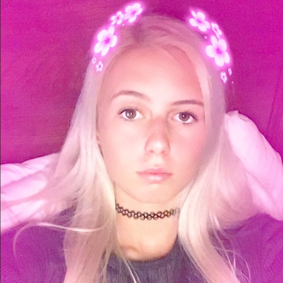 Meet your Posher, Moni Coco - Picture 3 of 4