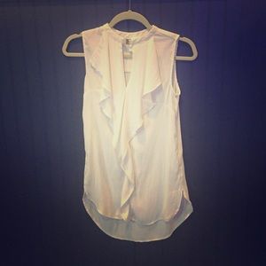 Sleeveless ruffle shirt