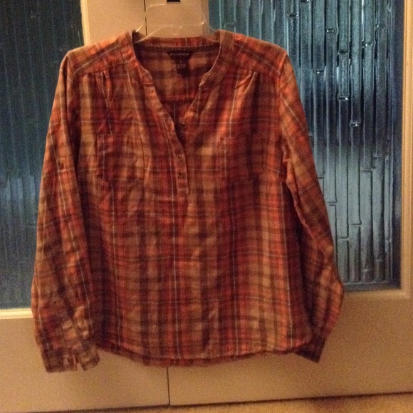Women's Medium Cute plaid half button down shirt
