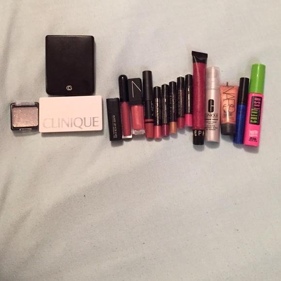Makeup + Lipgloss/Lipstick bundle