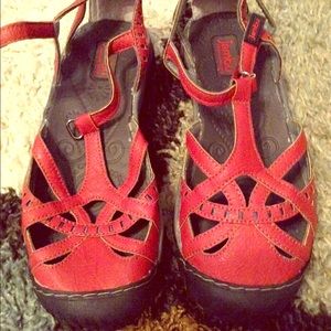 Jambu red sandal with straps