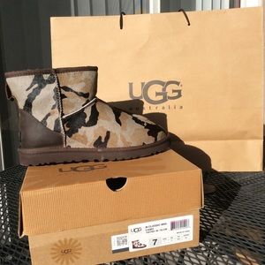 New! Ugg Australia Classic Mini Camo-Size 9