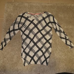 Worn once! Banana republic thin criss crosssweater