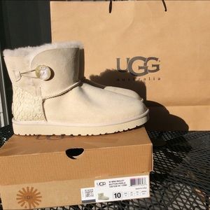Ugg Australia Mini Bailey Button Perla-Size 10
