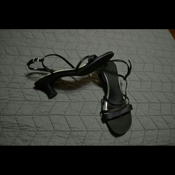 Mossimo black kitten dress heels size 10