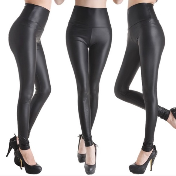 ❤️SUPER SALE❤️Gorgeous Faux Leather Leggings - Picture 2 of 2