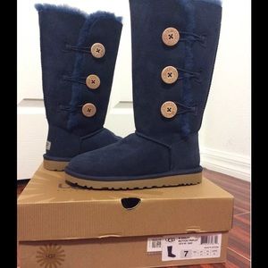 Ugg Australia Women's Bailey Button Triplet!- Sz 7