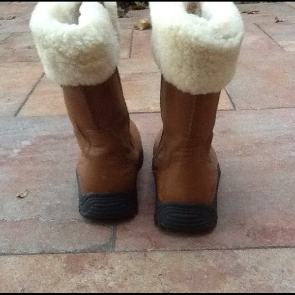 UGG Australia Boots - Picture 3 of 4