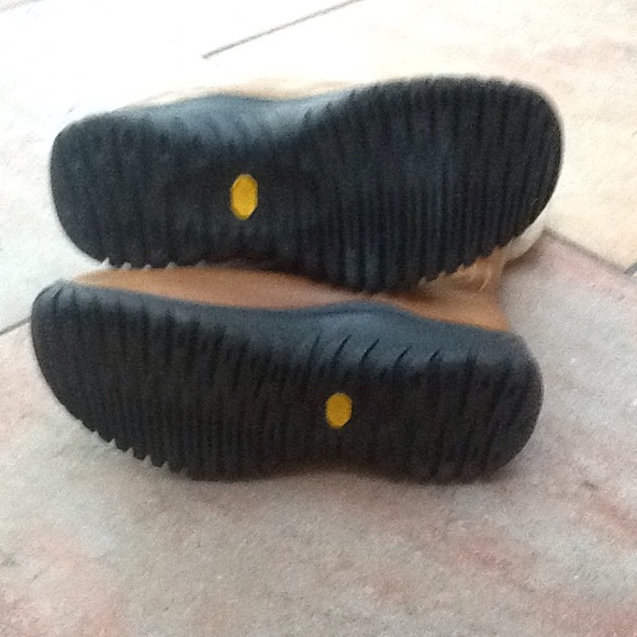 UGG Australia Boots - Picture 4 of 4