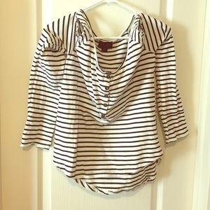 Cut out shoulder sweater tee