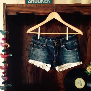 ❌ SOLD ❌ American Eagle Lace Trim Shorts