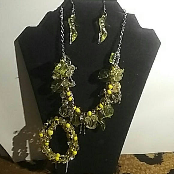 Necklace earrings bracelet