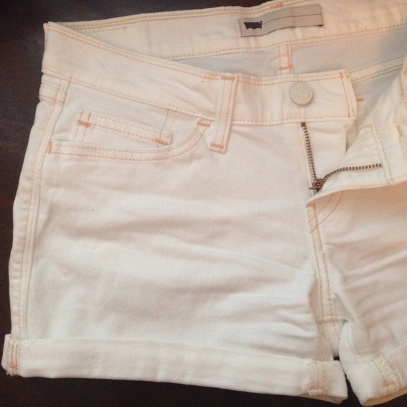 White Levi short!