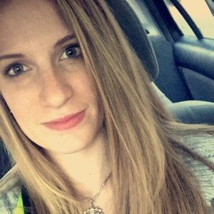 Meet your Posher, Lara