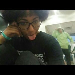 Meet your Posher, Elissa