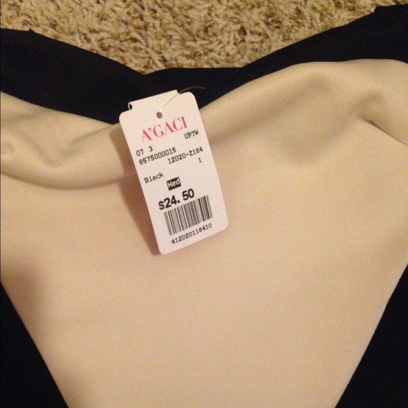 A'GACI form fitting dress - Picture 2 of 3