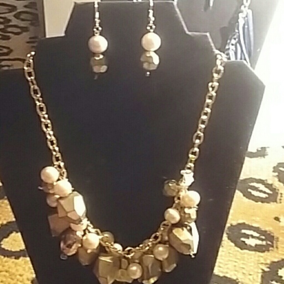 Necklace earrings