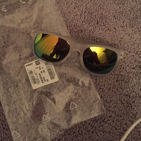 Mirrored lense wayfarer