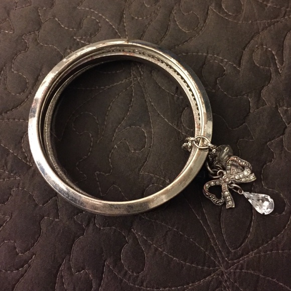 Jewelry - Stash of bangles