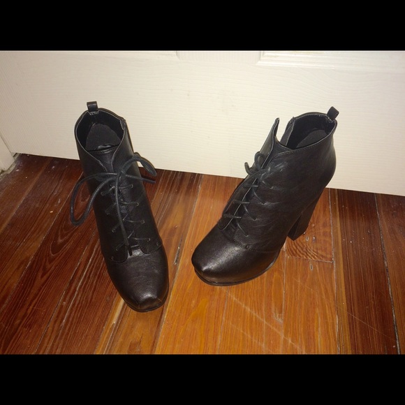 Black Charlotte Russe chunky heels - Picture 2 of 3