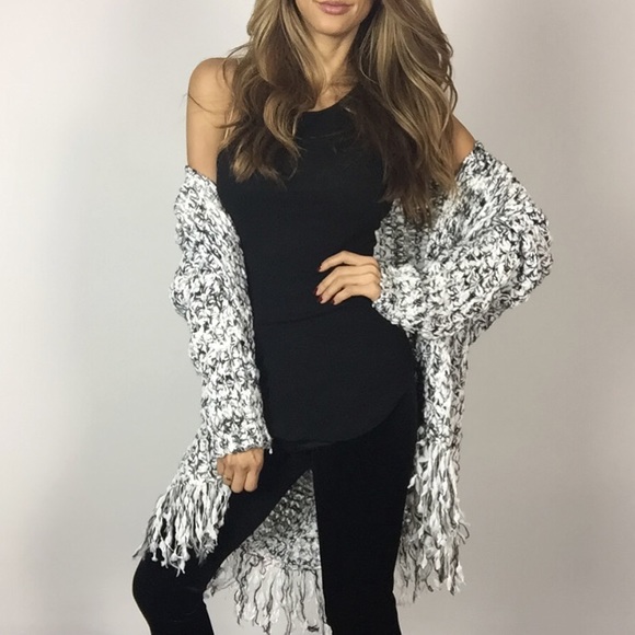 • SOLD • Snowball B & W Fringe Cardigan M/L - Picture 3 of 4