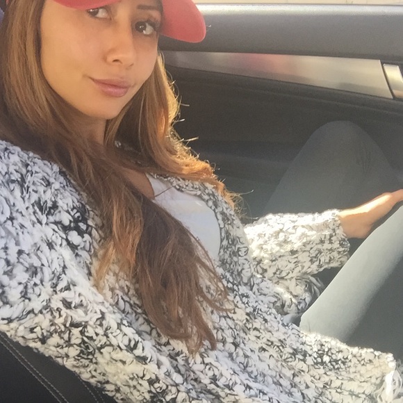 • SOLD • Snowball B & W Fringe Cardigan M/L - Picture 4 of 4