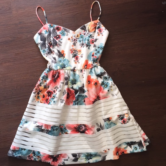 2 rompers, a dress and a lace shirt - Picture 2 of 4