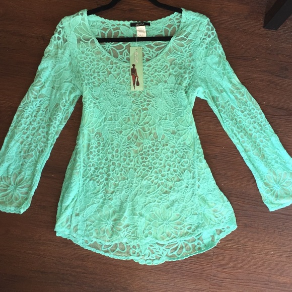 2 rompers, a dress and a lace shirt - Picture 4 of 4