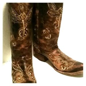 Brown cowgirl boots