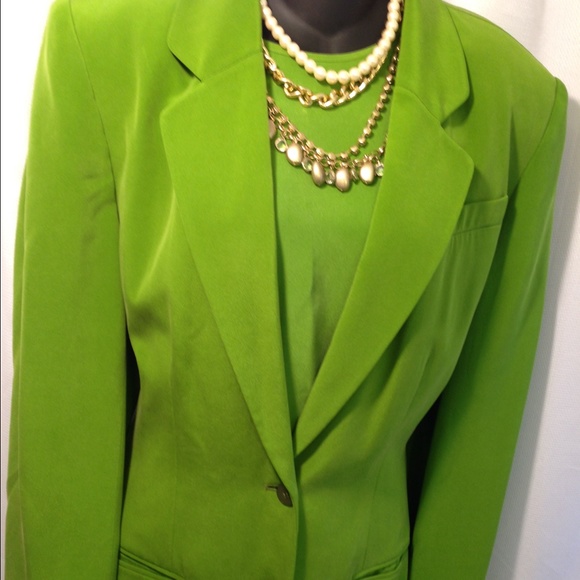 Apple Green Chaus Fully Lined Silk Jacket Size 10.